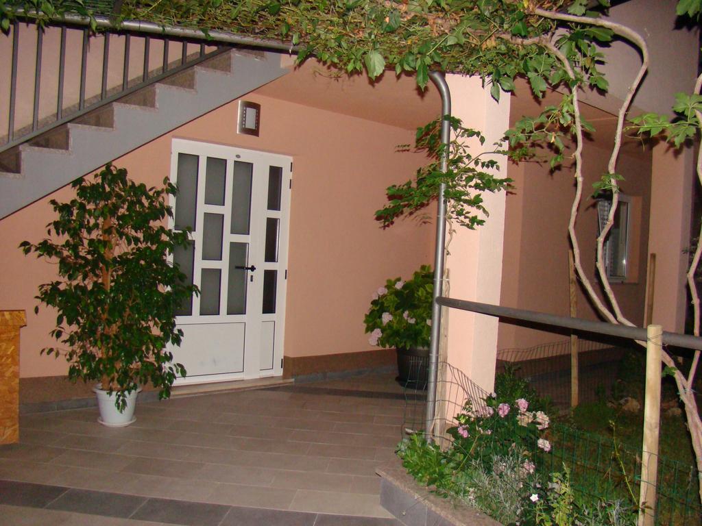 Apartments Ledic Krvavica Buitenkant foto